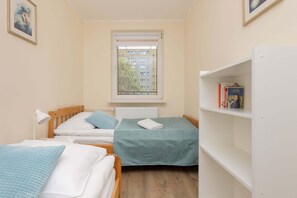 2 bedrooms, iron/ironing board, WiFi, bed sheets