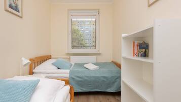 2 bedrooms, desk, iron/ironing board, WiFi