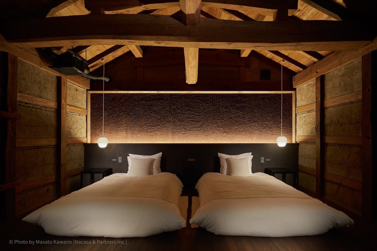 Egyptian cotton sheets, premium bedding, free minibar, desk
