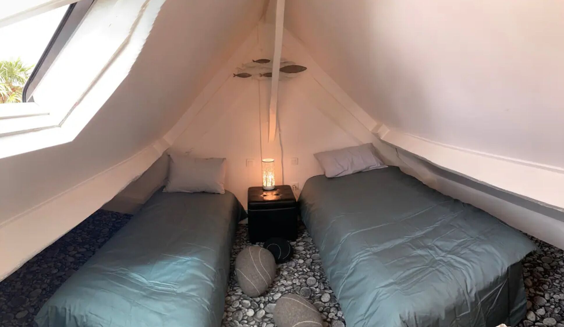 Une Pause Sous les Palmiers