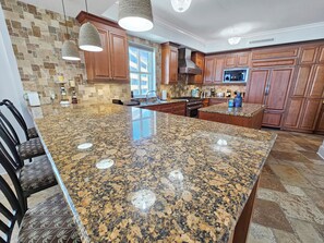 Fridge, microwave, oven, stovetop - Bella Riva 309 4 bedroom Beachfront Beach set up included (Fort Walton Beach)