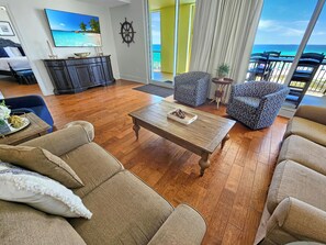 Flat-screen TV, DVD player - Bella Riva 309 4 bedroom Beachfront Beach set up included (Fort Walton Beach)