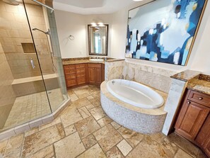 Combined shower/tub, hair dryer, towels