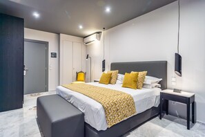 1 Schlafzimmer, Zimmersafe, Schreibtisch, Bügeleisen/Bügelbrett