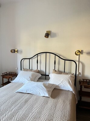 6 chambres, coffres-forts dans les chambres, bureau