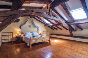 10 Schlafzimmer, Bügeleisen/Bügelbrett, Reisekinderbett