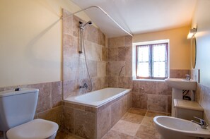 Dusche, Haartrockner, Bidet, Handtücher