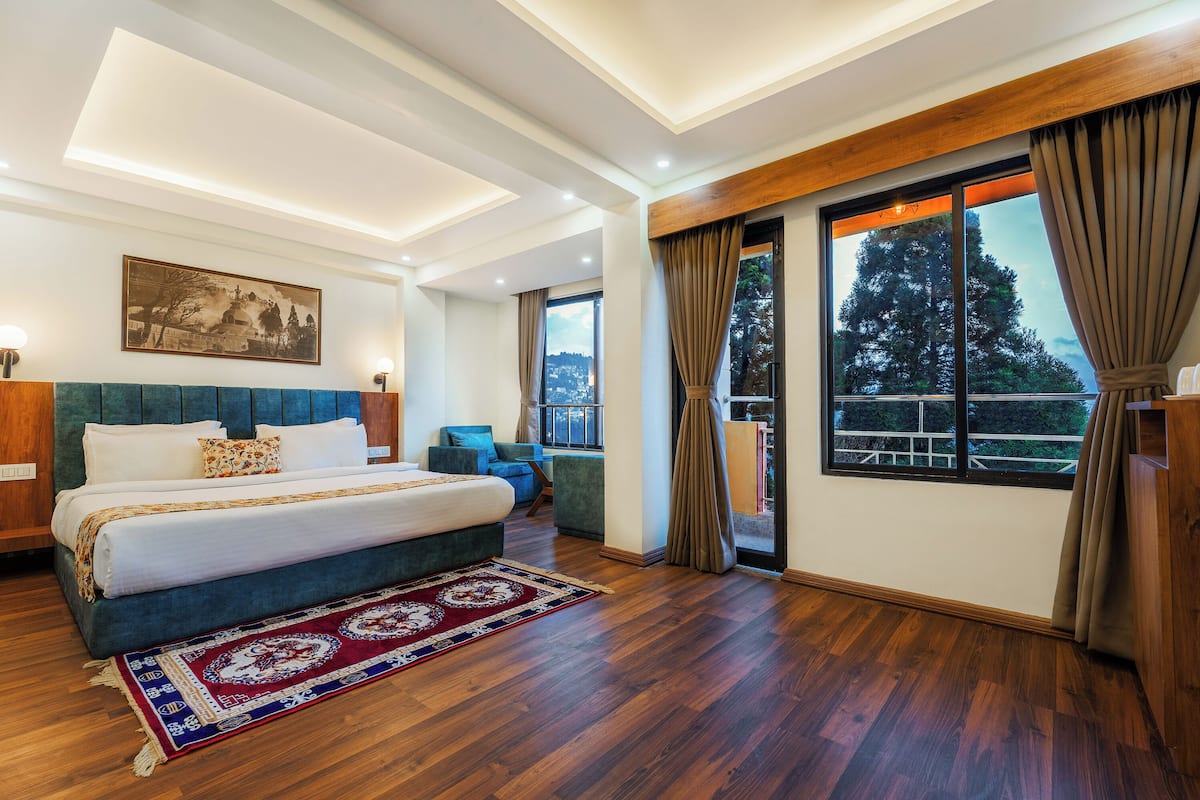 Kamar Premium, balkon, pemandangan bukit | Seprai katun Mesir, seprai premium, dan tempat tidur Select Comfort