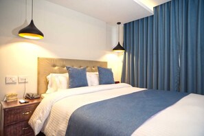 豪華雙人或雙床房 | 書桌、手提電腦工作空間、隔音、免費 Wi-Fi