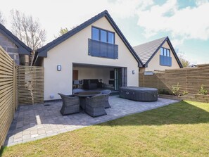 Property grounds - Kerry Cottage (Holywell)