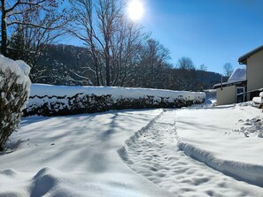 Property grounds - Gite Roses Jura Mountains with Spa Sauna river (Foncine le Haut)