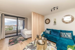 Basic Apartment, 1 Queen Bed | Living area