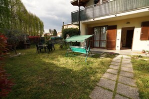 Outdoor dining - [private garden] - convenient for Malpensa and Milan (Somma Lombardo)