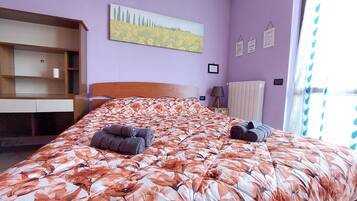 1 chambre, bureau, fer et planche à repasser, Wi-Fi