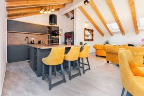 Signature Penthouse, 2 Bedrooms, Hot Tub, Sea View | Private kitchen | Electric kettle - Boutique Residence Arion (Rovinj)
