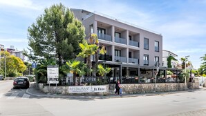 A modern building with a restaurant named 'Il Faro' on the ground floor. - Boutique Residence Arion (Rovinj)