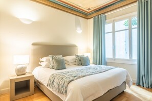 1 Schlafzimmer, Zimmersafe, Schreibtisch, Bügeleisen/Bügelbrett