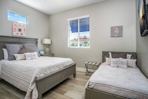 4 chambres, fer et planche à repasser, Wi-Fi gratuit, draps fournis