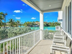 Terrace/patio - Sombrero Beach Luxury Retreat, Steps to the beach 4 bed 4 bath with 2 kayaks (Marathon)
