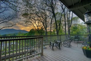 Unclassified image, 2 of 29, button