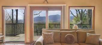 Misty Morning, Sleeps 8, Amazing Grandfather View,