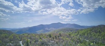 Misty Morning, Sleeps 8, Amazing Grandfather View,