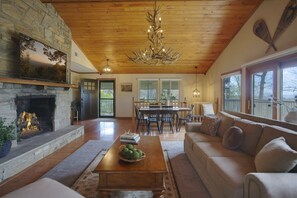 TV, fireplace, books - Misty Morning, Sleeps 8, Amazing Grandfather View, Hot Tub, 2 Fireplaces (Blowing Rock)