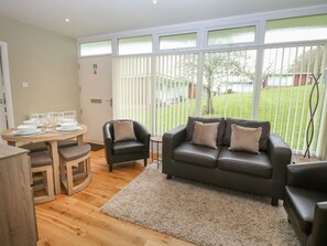 Cottage | Interior - 107 Kings Chalet Park (Cromer)