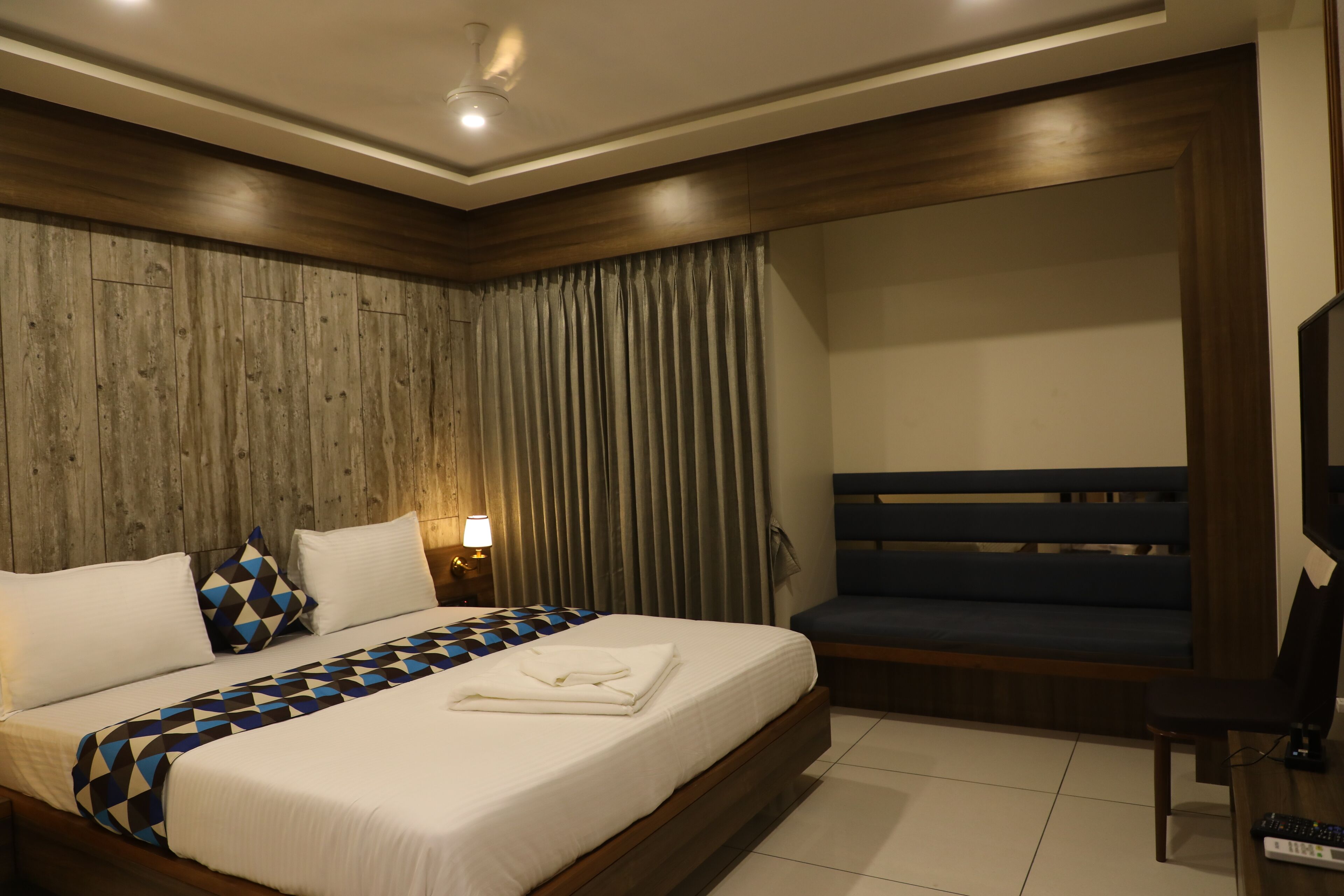 deluxe room | egyptian cotton sheets, premium bedding, free wifi, bed sheets