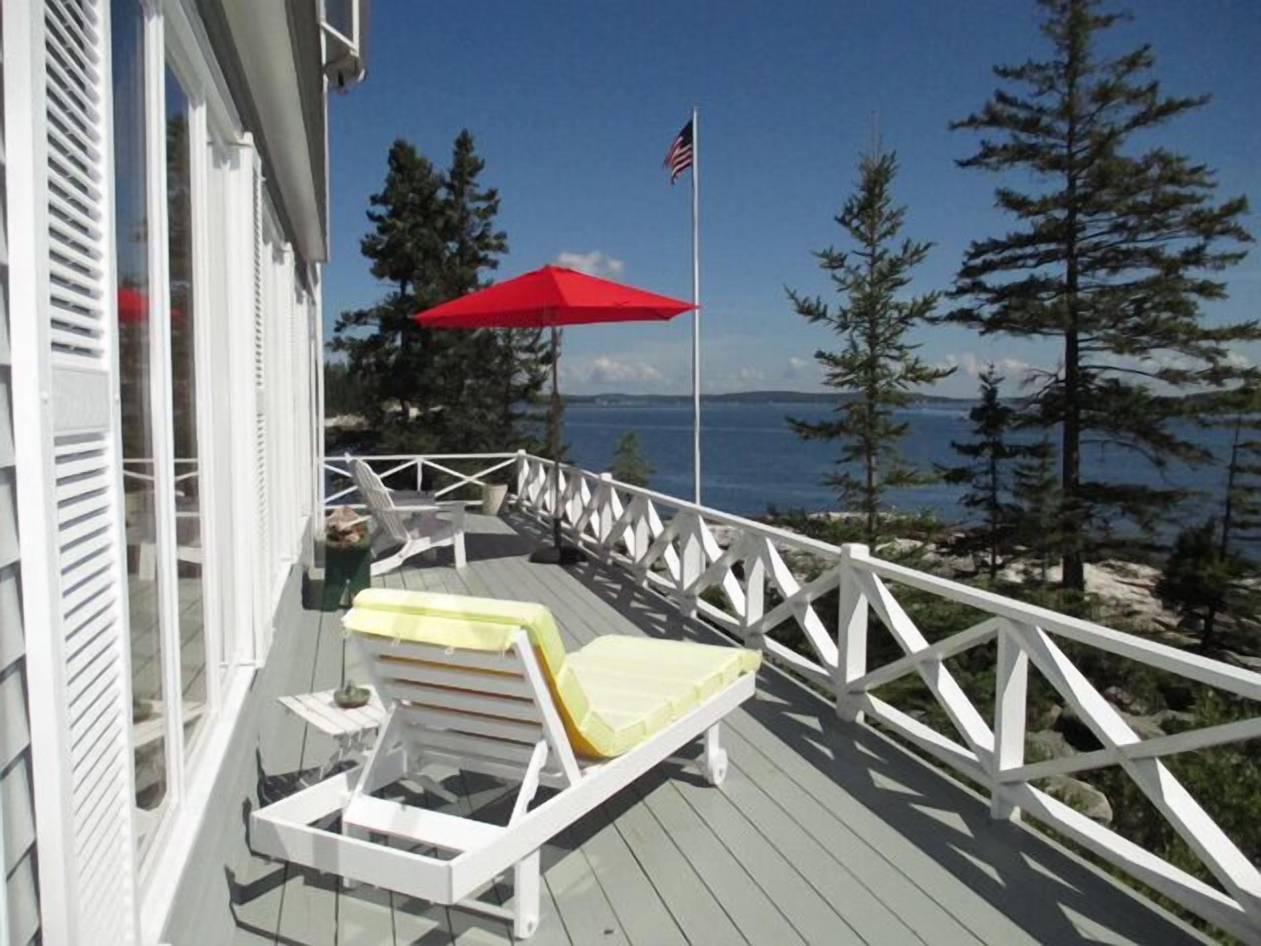 LEDGEMERE ON SOUTHPORT ISLAND | 3 Bed, 2 Bath