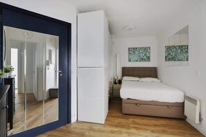 Strykejern/-brett, reiseseng for barn, wi-fi og sengetøy