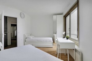 Bügeleisen/Bügelbrett, Reisekinderbett, WLAN, Bettwäsche