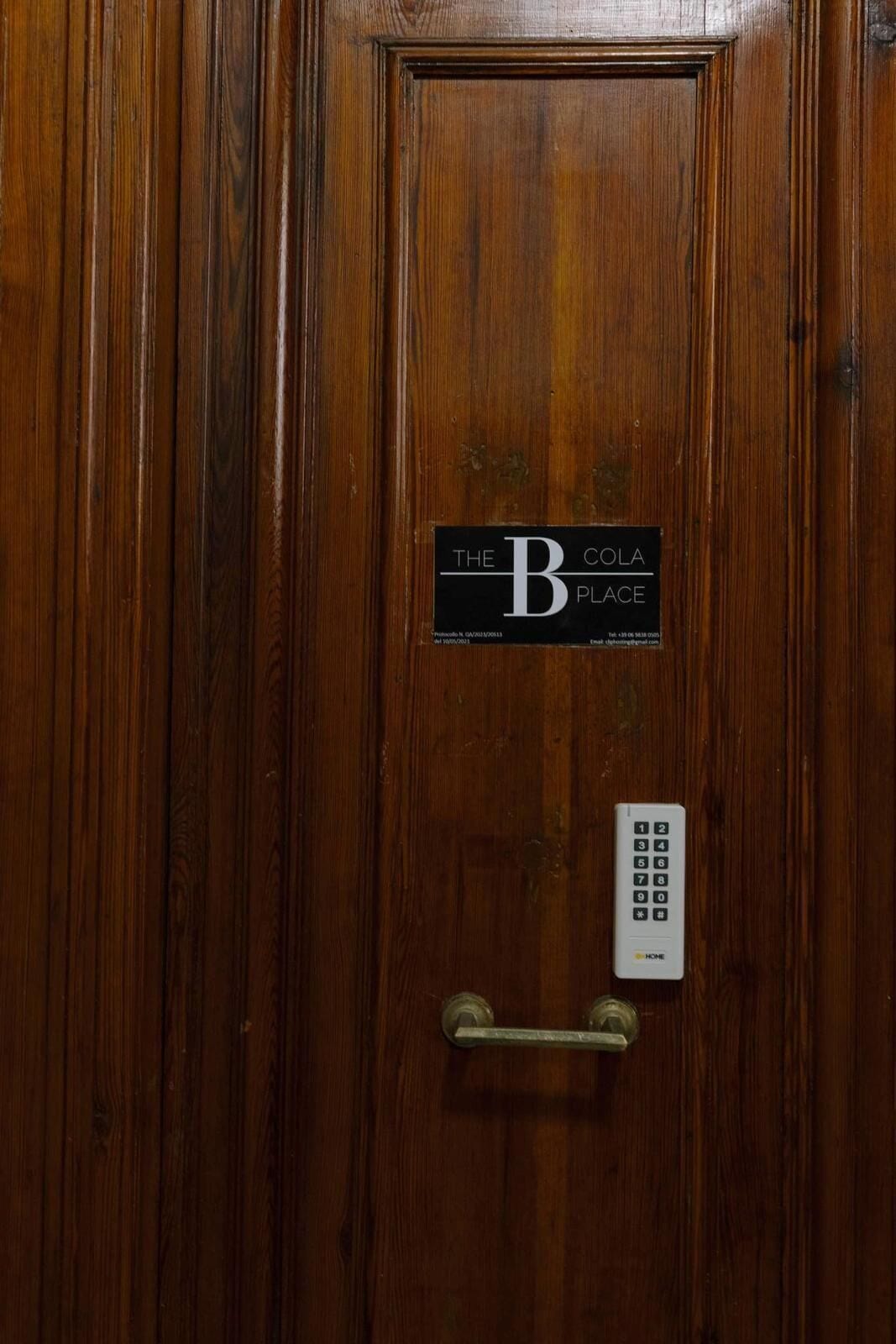 Foto - The B Place Cola