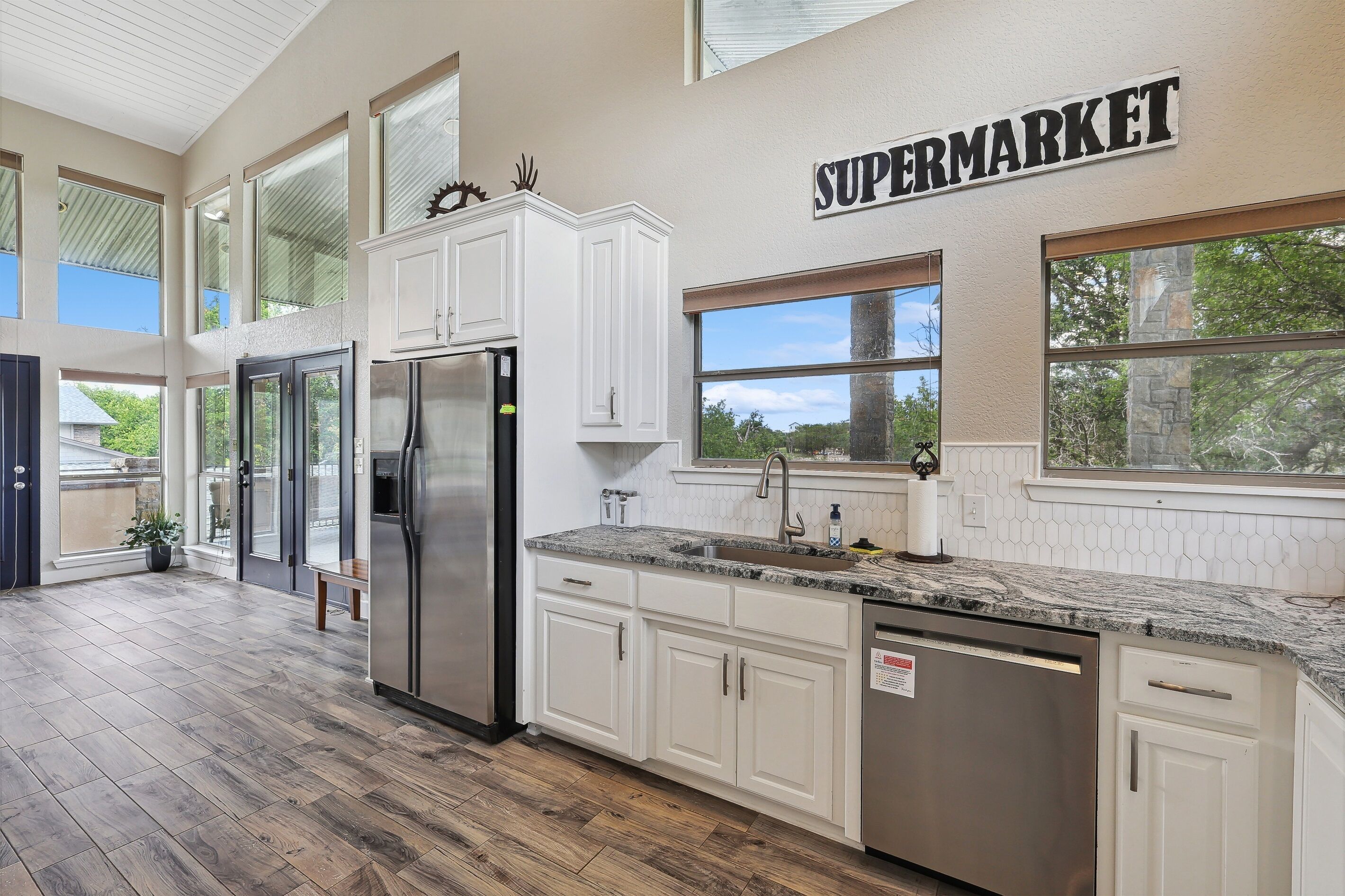 Heaven in Hells Gate, PK Lake