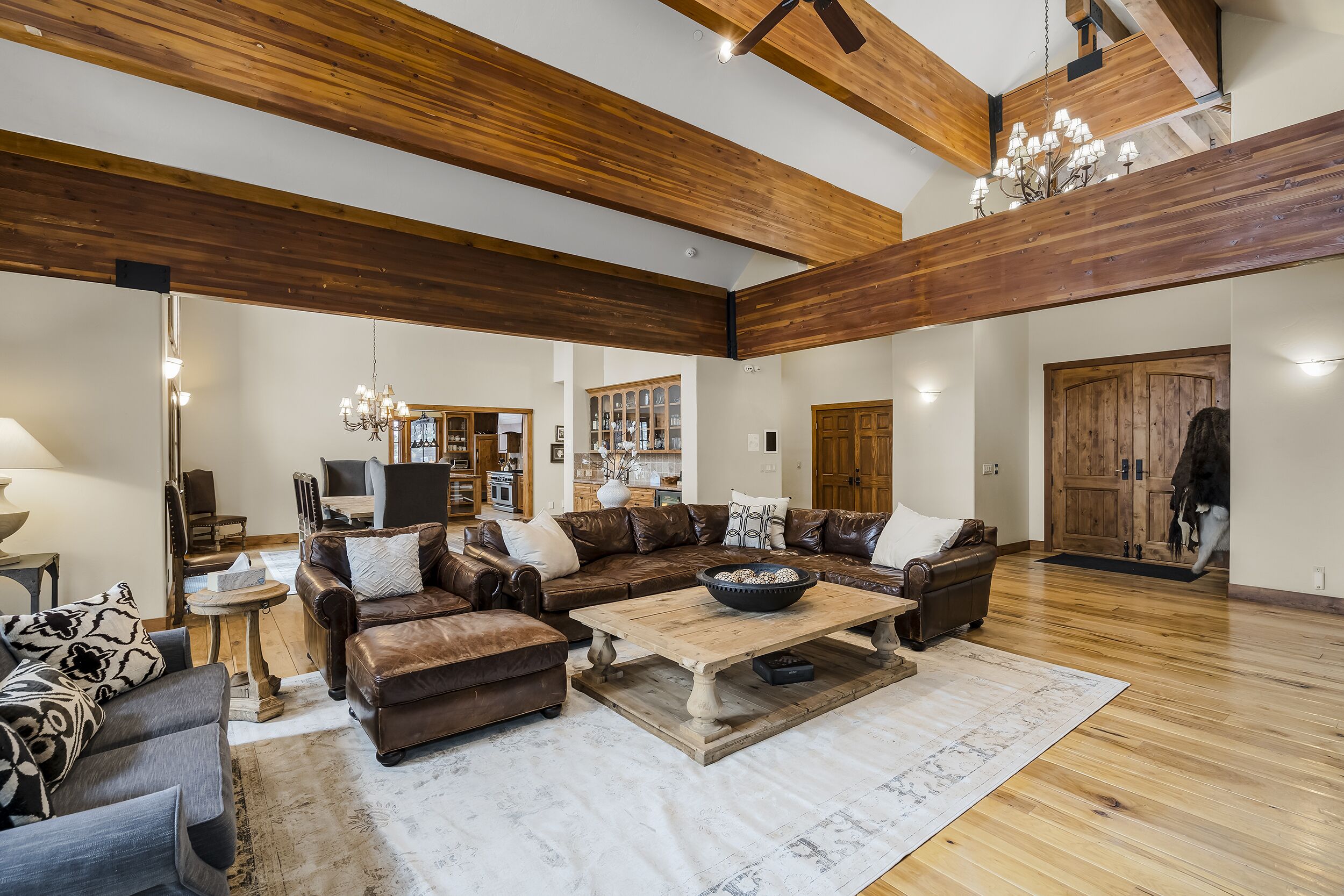 Large Luxury 6 bedroom Family Home