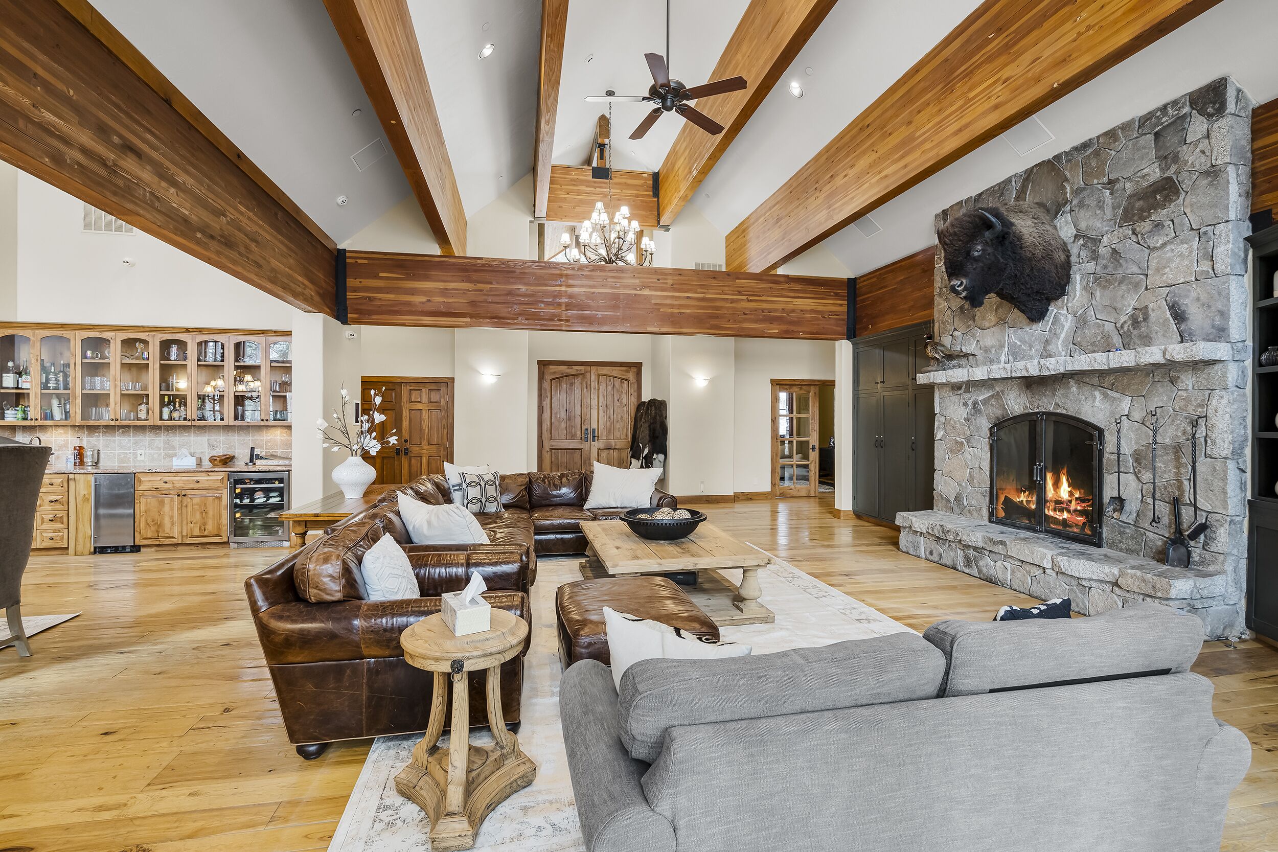 Large Luxury 6 bedroom Family Home