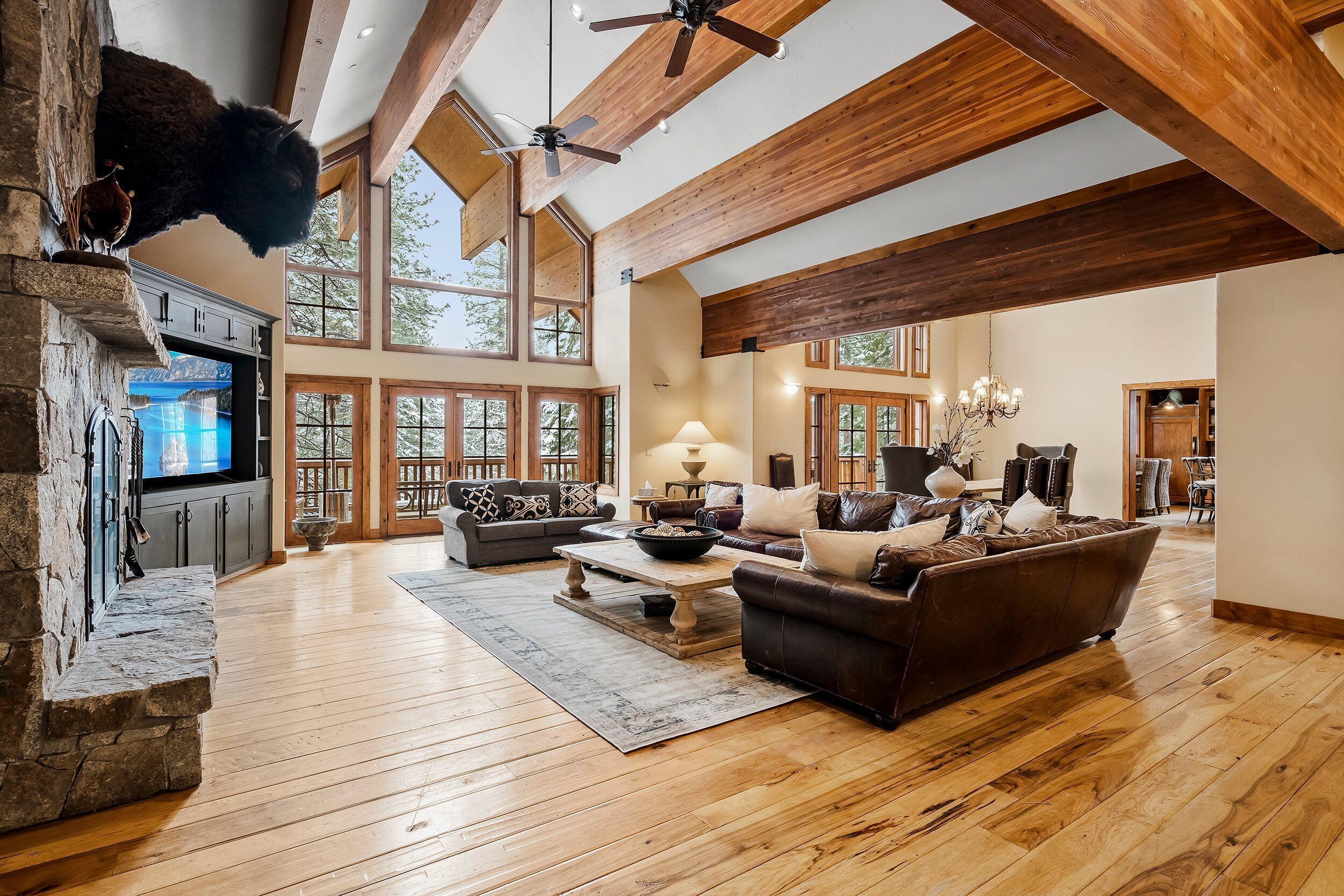 Large Luxury 6 bedroom Family Home