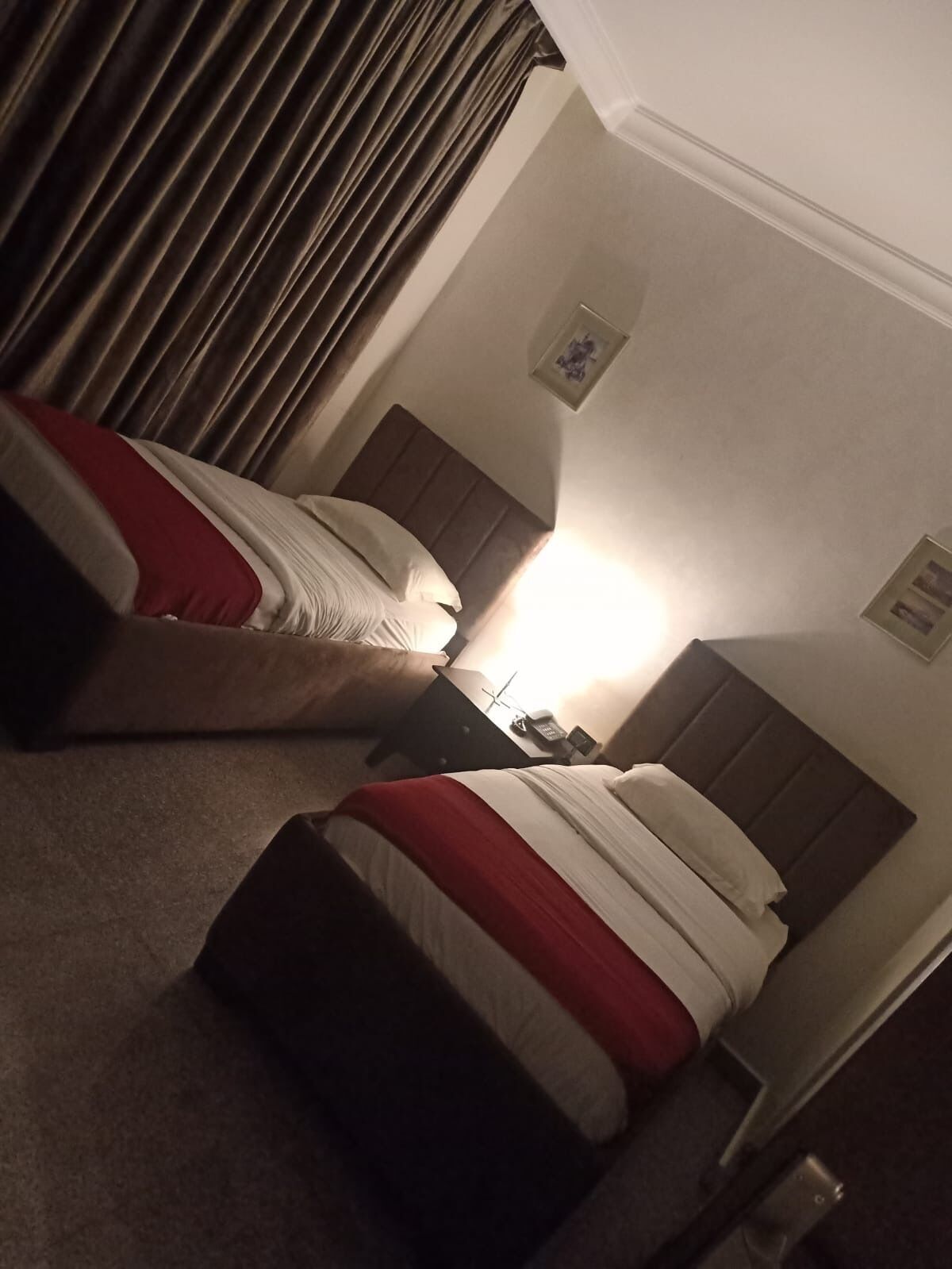 デスク、アイロン / アイロン台、WiFi (無料)