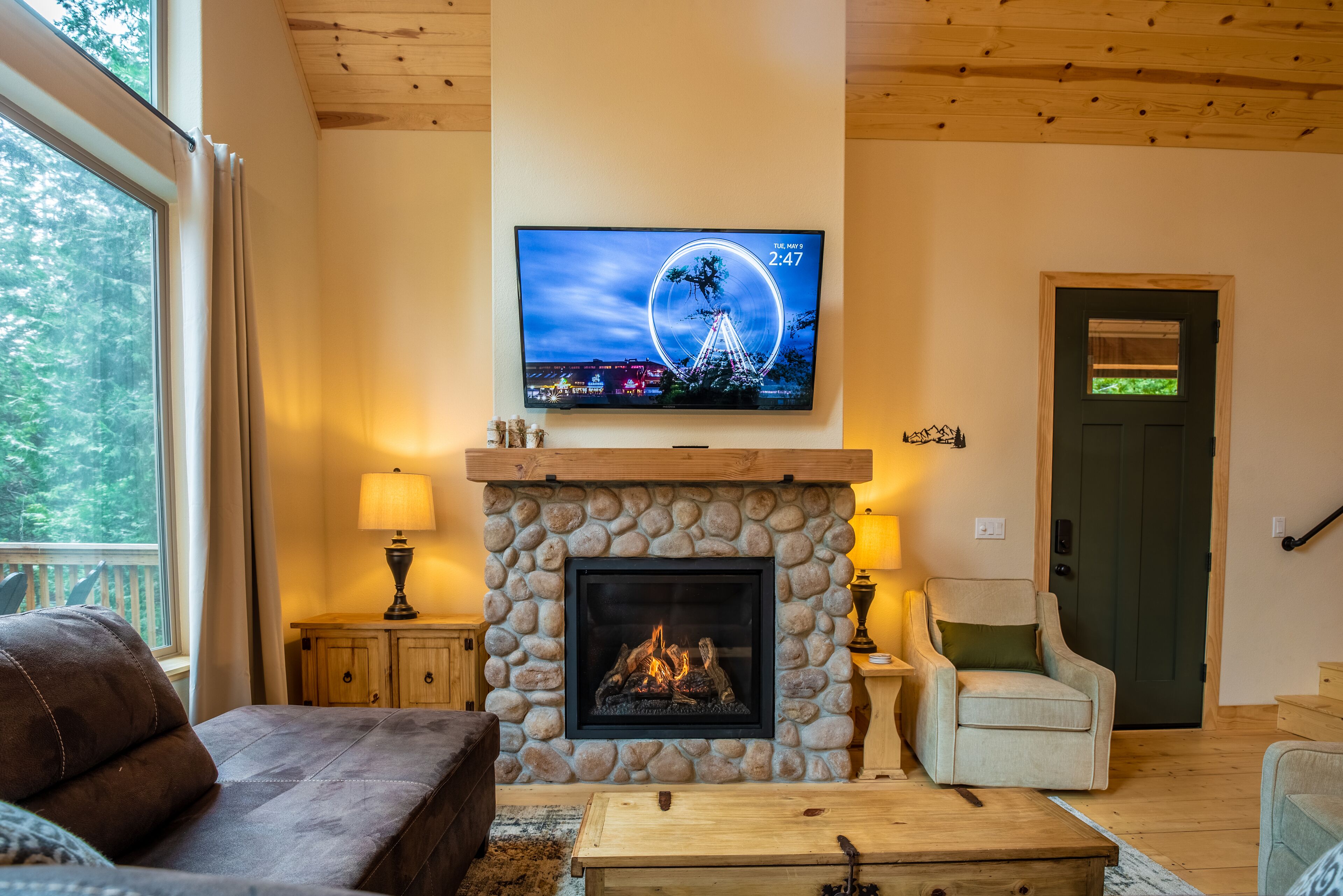 Sierra Chalet - Luxurious new chalet with a/c