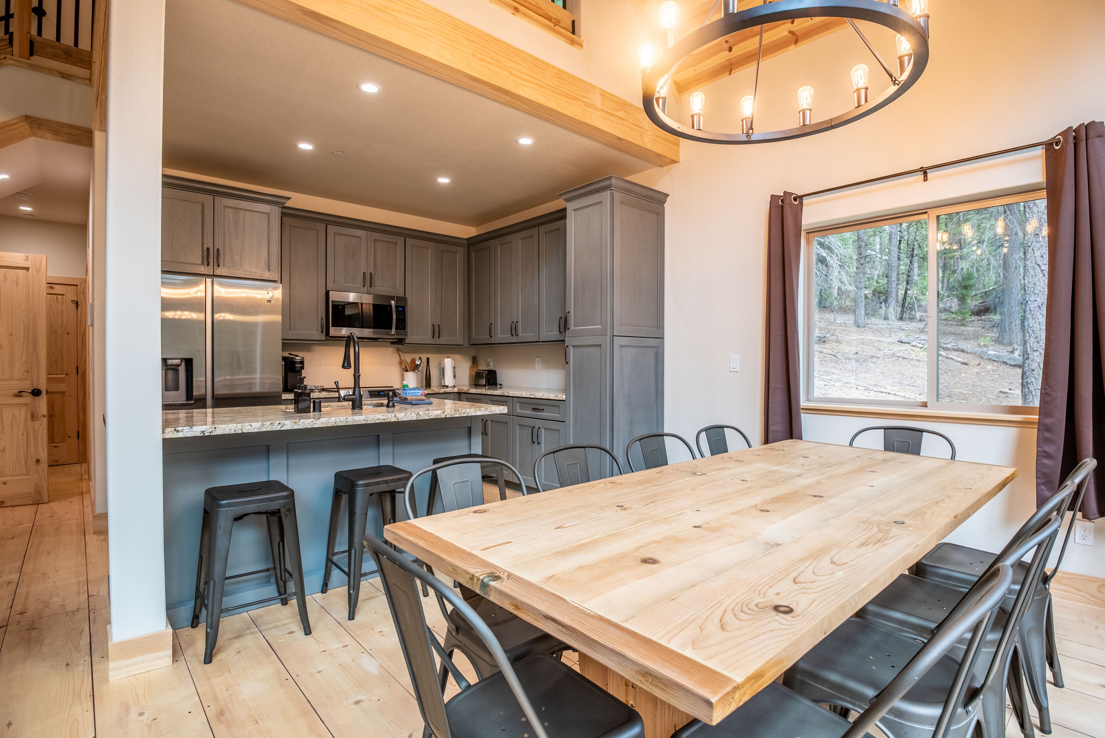 Sierra Chalet - Luxurious new chalet with a/c