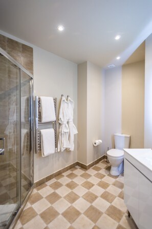 淋浴設備、風筒、提供毛巾、番梘