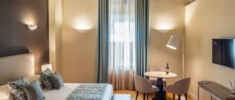 1 Schlafzimmer, Zimmersafe, Schreibtisch, Bügeleisen/Bügelbrett