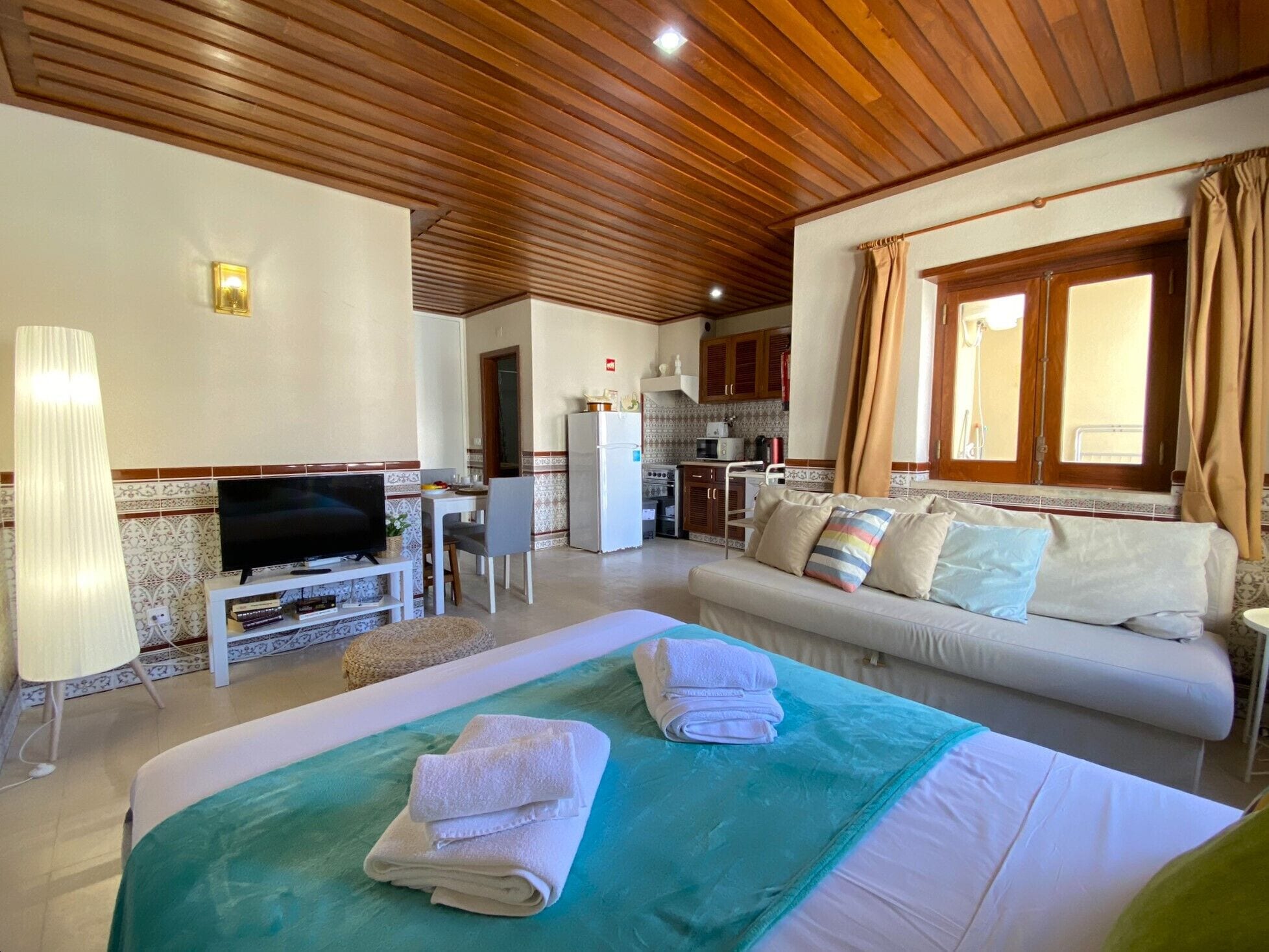 Studio, terrasse, vue mer | Wi-Fi gratuit, draps fournis