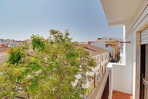 Balcony - Lagos Downtown by Homing (Lagos)