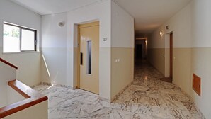 Unclassified image, 4 of 18, button - Lagos Downtown by Homing (Lagos)