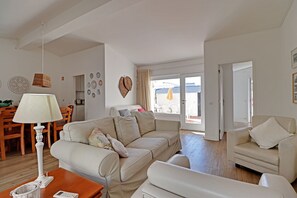 Vila, 3 quartos, acesso à piscina | Sala de estar