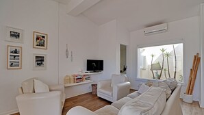 Villa, 3 Bedrooms, Pool Access | Living room - Vilamoura Golf Villa 1 by Homing (Loulé)