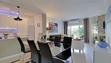 Apartment, 1 Bedroom, Pool Access | In-room dining