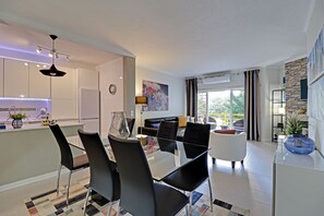 In-room dining - Vilamoura Design With Pool by Homing (Loulé)