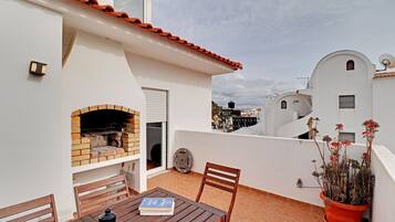 Apartment, 3 Bedrooms, Terrace, Beachside | Balcony